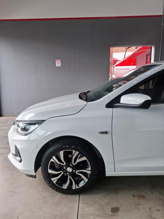 CHEVROLET Onix Hatch - Foto