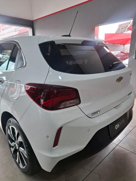 CHEVROLET Onix Hatch - Foto