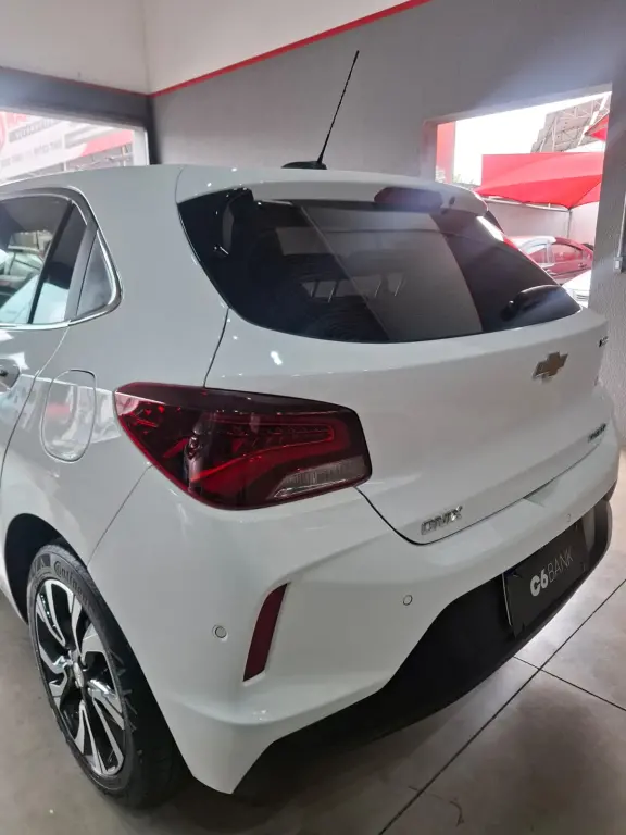 CHEVROLET Onix Hatch - Foto
