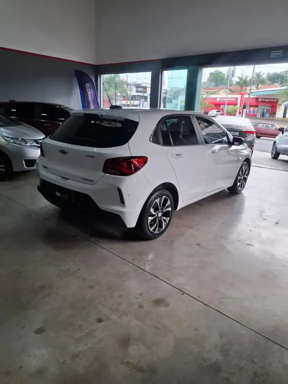 CHEVROLET Onix Hatch - Foto