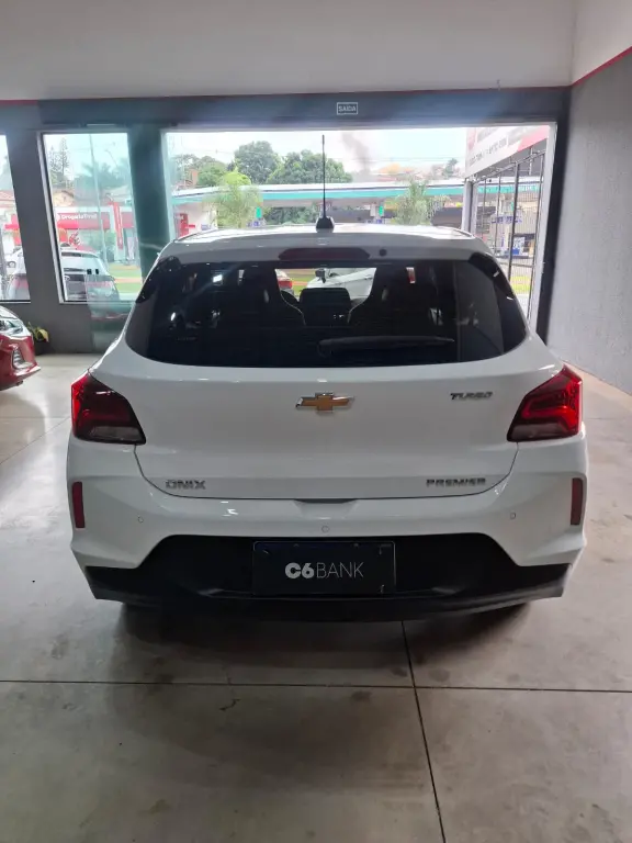 CHEVROLET Onix Hatch - Foto
