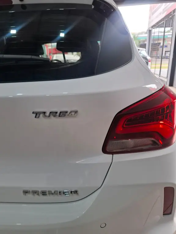 CHEVROLET Onix Hatch - Foto
