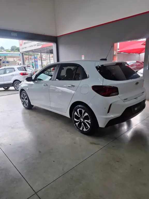 CHEVROLET Onix Hatch - Foto