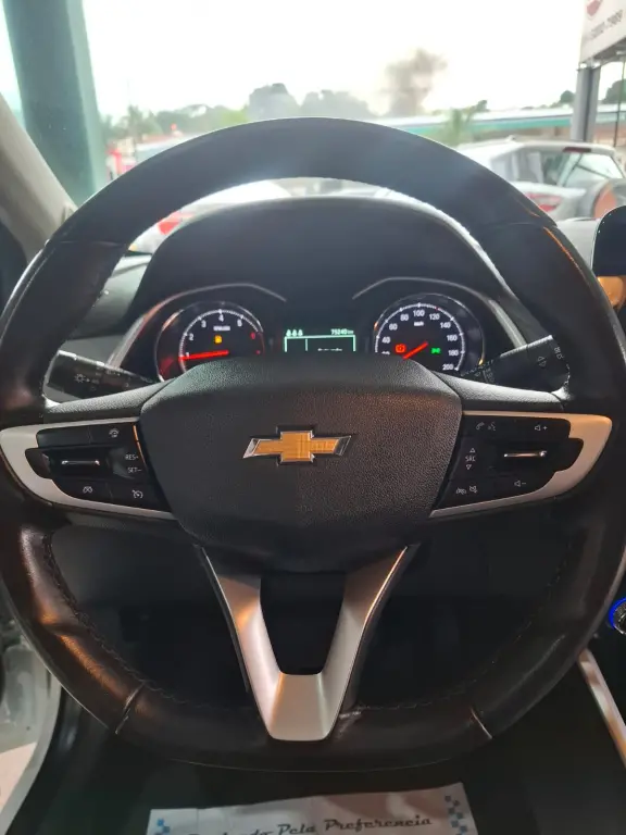 CHEVROLET Onix Hatch - Foto