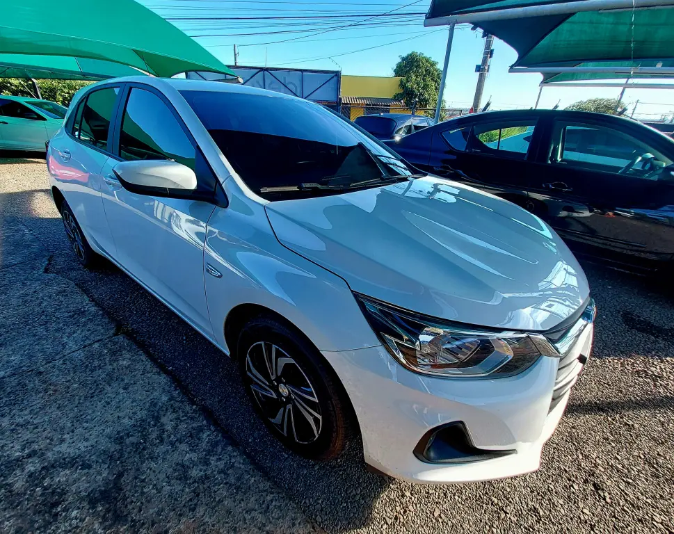 CHEVROLET Onix Hatch - Foto