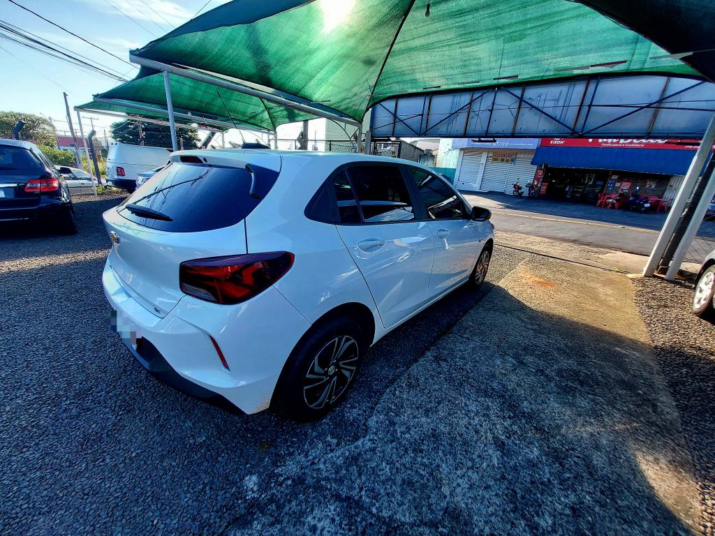 CHEVROLET Onix Hatch - Foto