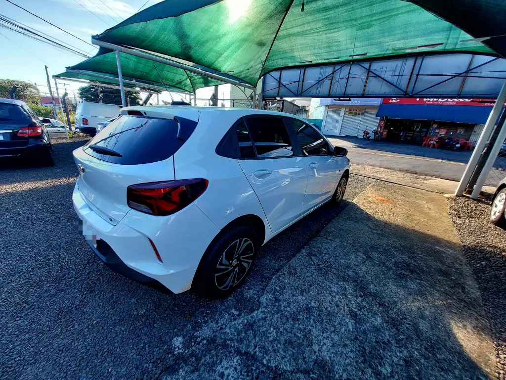 CHEVROLET Onix Hatch - Foto