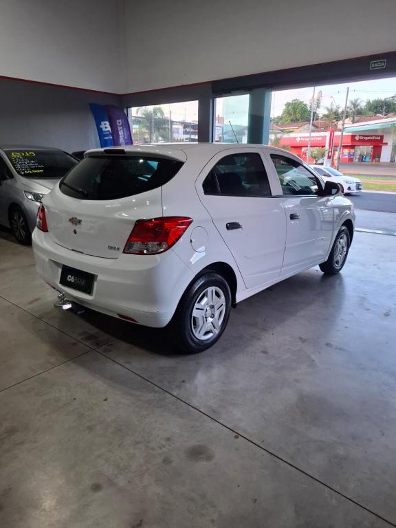 CHEVROLET Onix Hatch - Foto