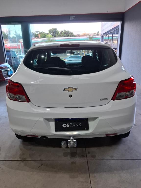 CHEVROLET Onix Hatch - Foto