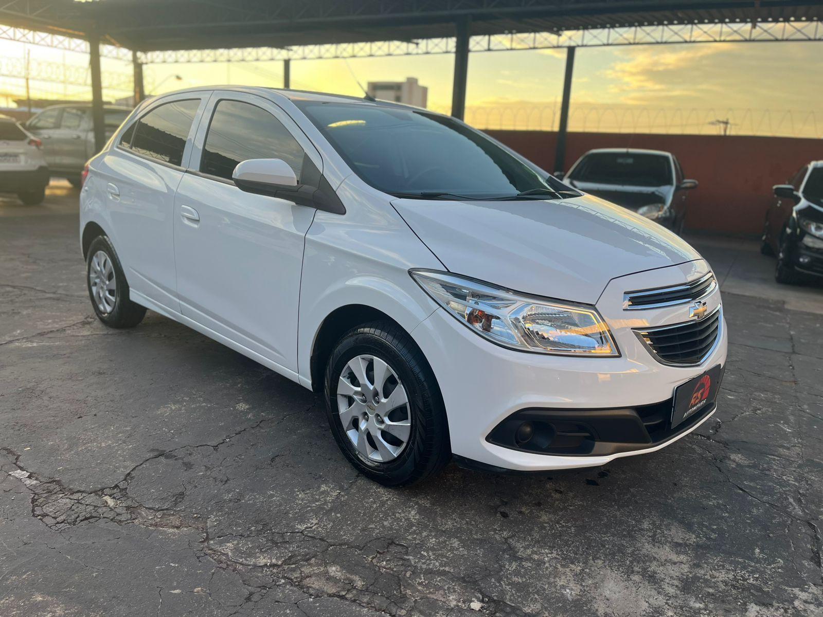 CHEVROLET Onix Hatch - Foto