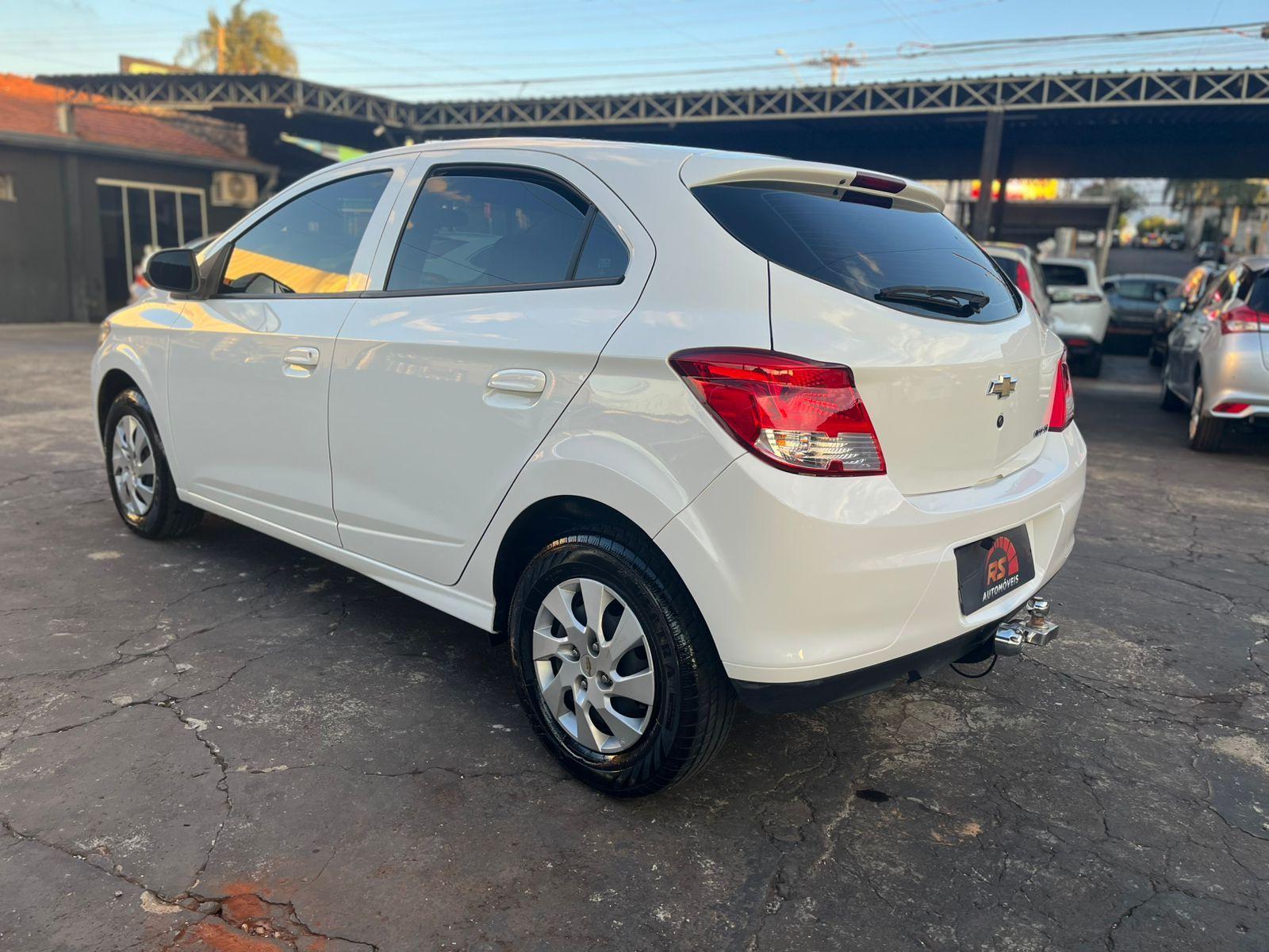 CHEVROLET Onix Hatch - Foto