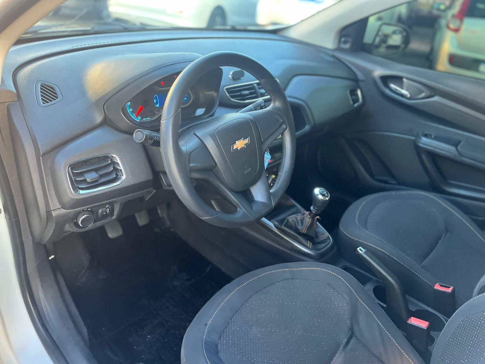 CHEVROLET Onix Hatch - Foto