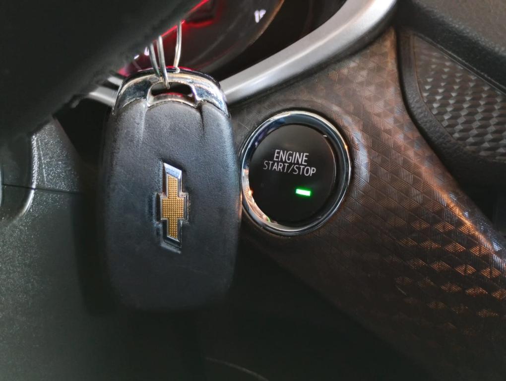 CHEVROLET Onix Hatch - Foto