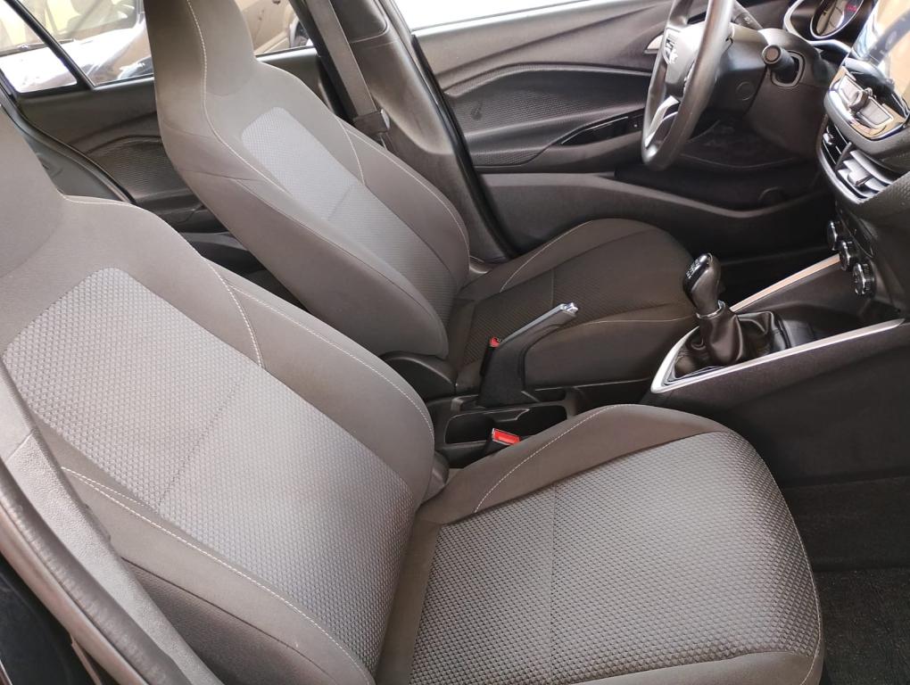 CHEVROLET Onix Hatch - Foto