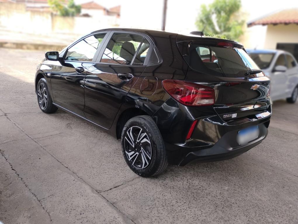 CHEVROLET Onix Hatch - Foto
