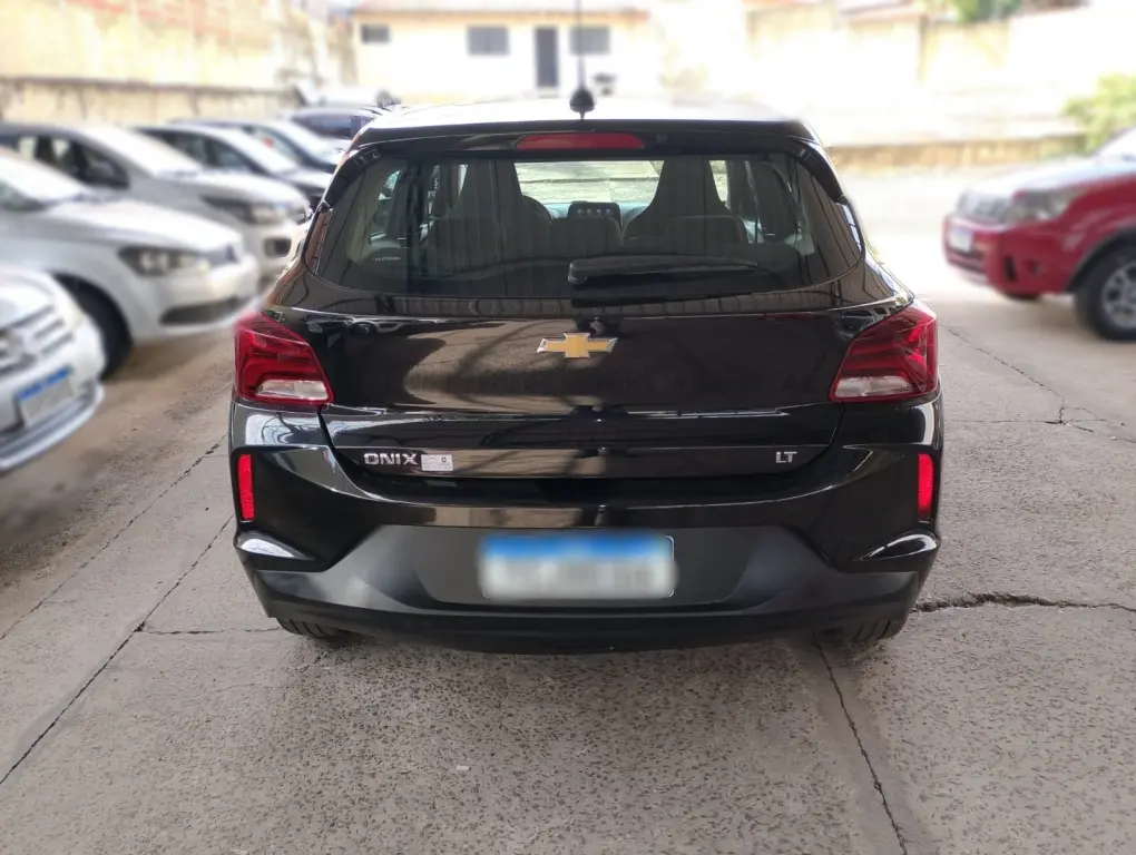 CHEVROLET Onix Hatch - Foto