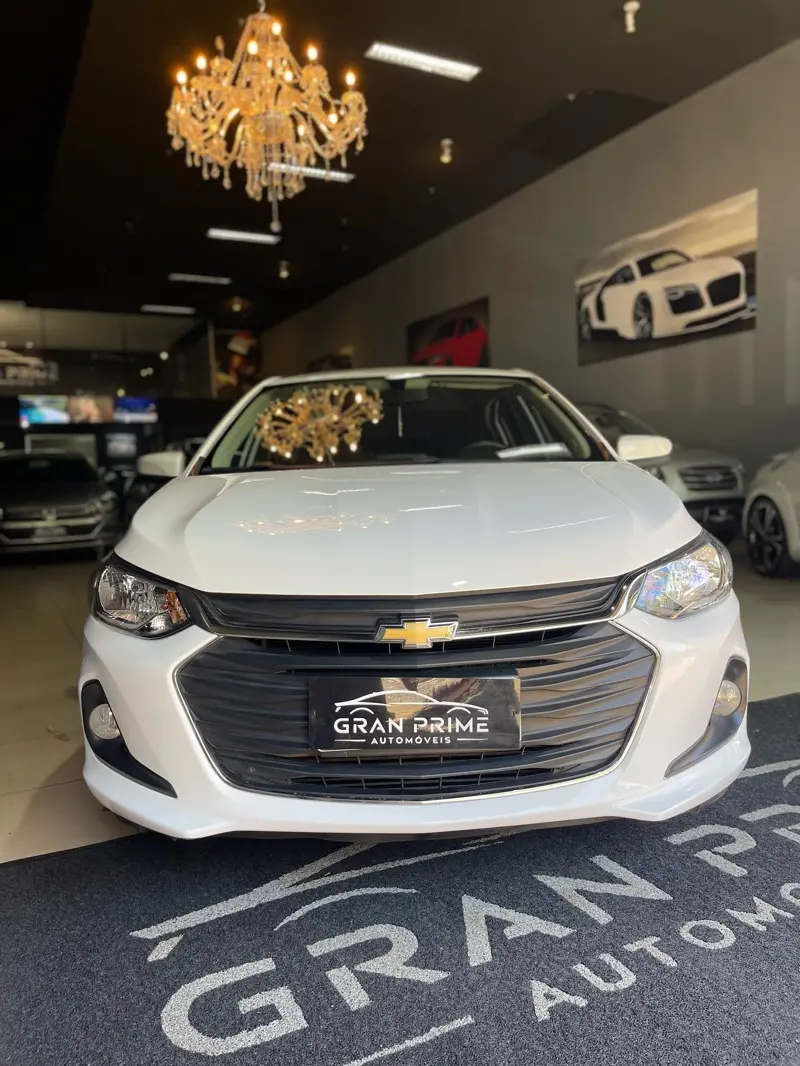 CHEVROLET Onix Hatch - Foto