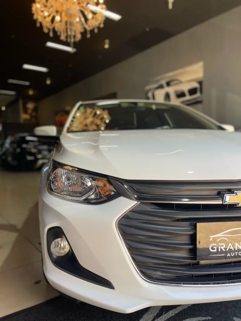 CHEVROLET Onix Hatch - Foto