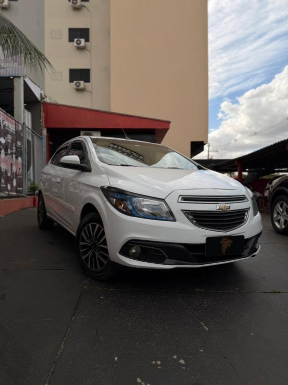 CHEVROLET Onix Hatch - Foto
