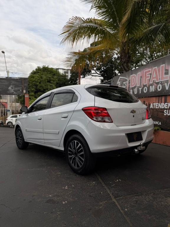 CHEVROLET Onix Hatch - Foto
