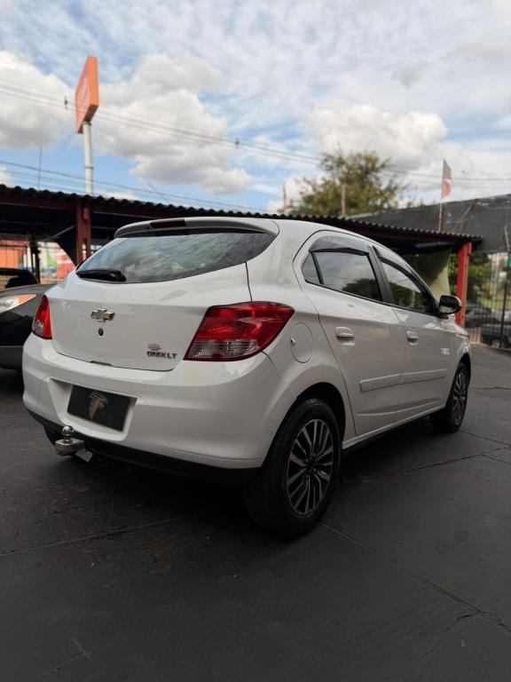 CHEVROLET Onix Hatch - Foto