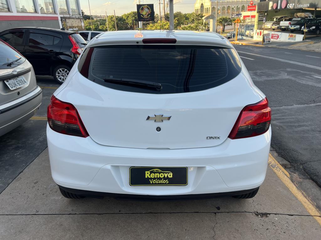 CHEVROLET Onix Hatch - Foto