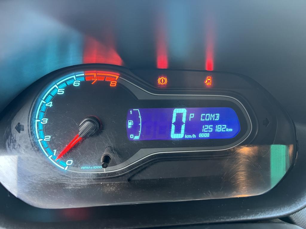 CHEVROLET Onix Hatch - Foto