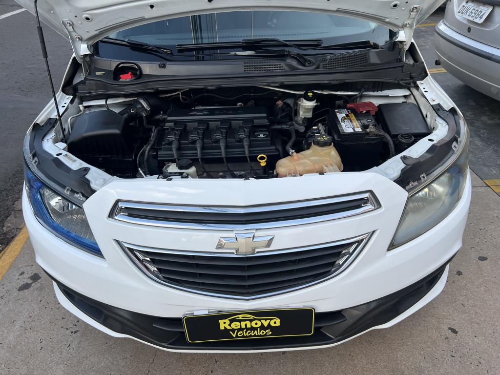 CHEVROLET Onix Hatch - Foto