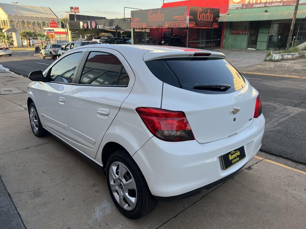 CHEVROLET Onix Hatch - Foto