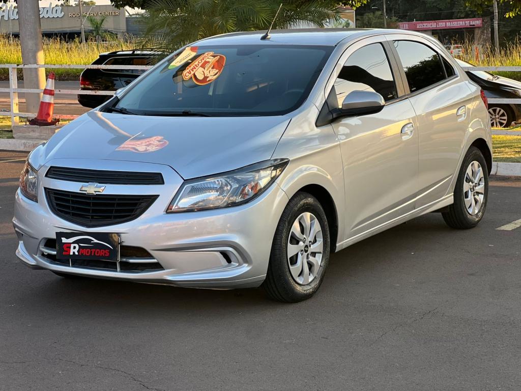 CHEVROLET Onix Hatch - Foto