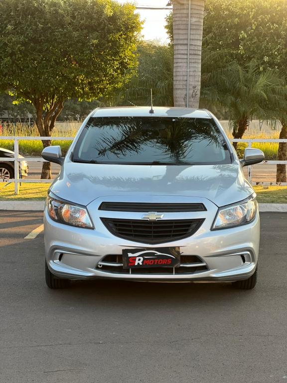 CHEVROLET Onix Hatch - Foto