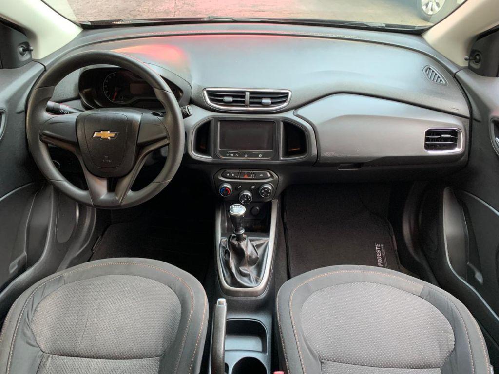 CHEVROLET Onix Hatch - Foto