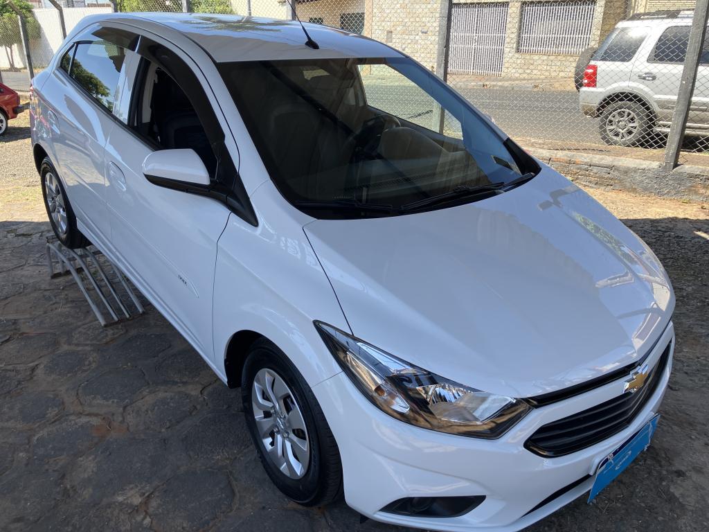 CHEVROLET Onix Hatch - Foto