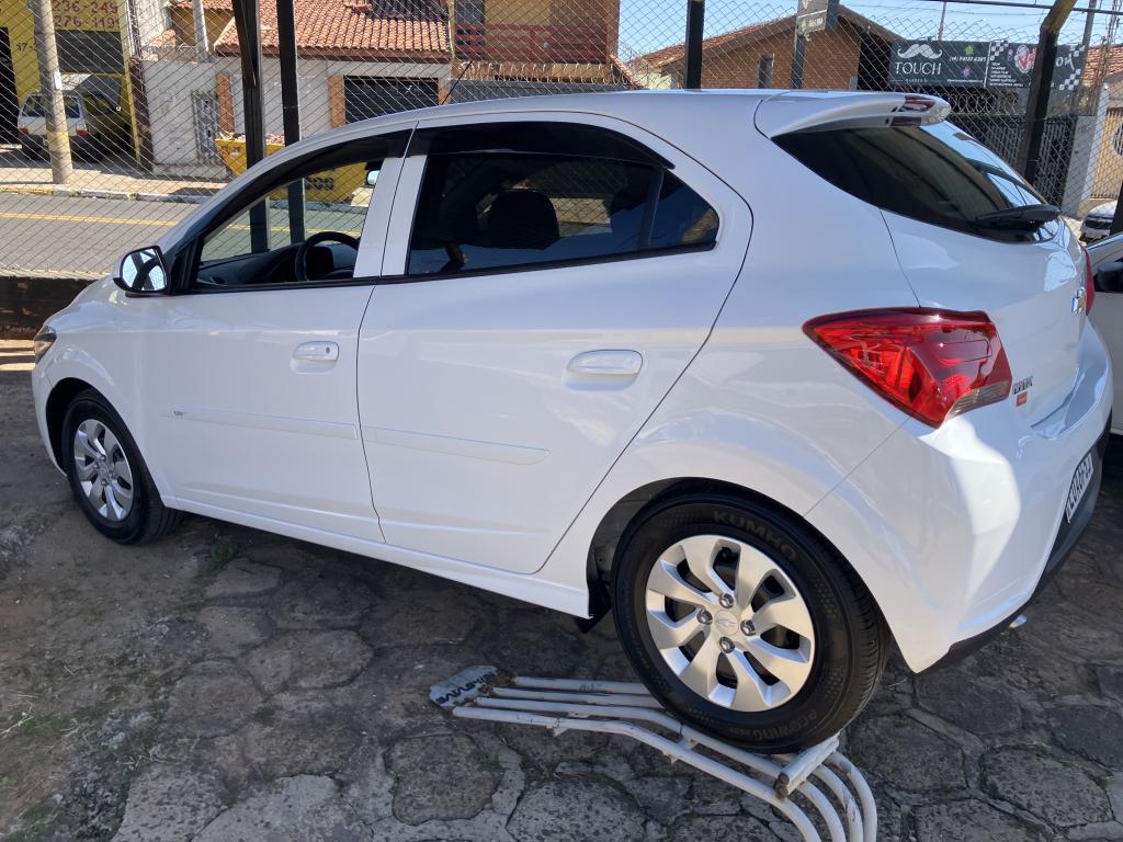 CHEVROLET Onix Hatch - Foto
