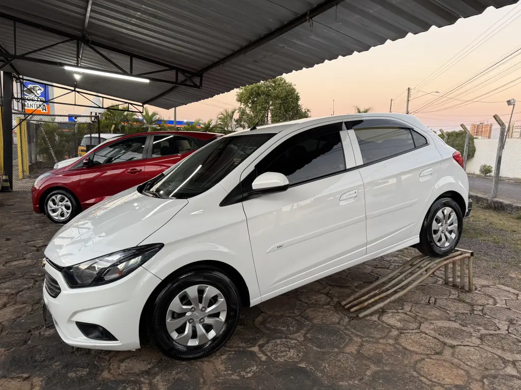 CHEVROLET Onix Hatch