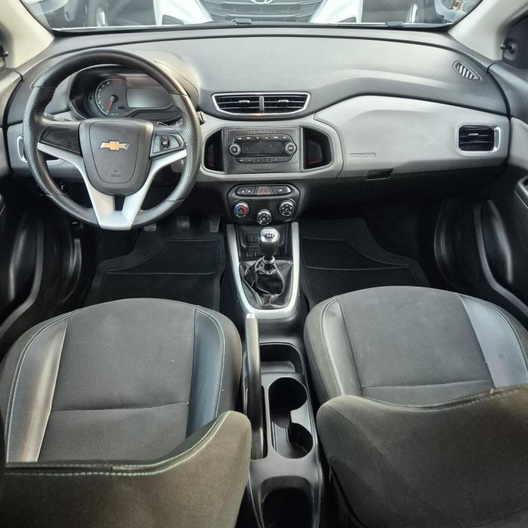 CHEVROLET Onix Hatch - Foto