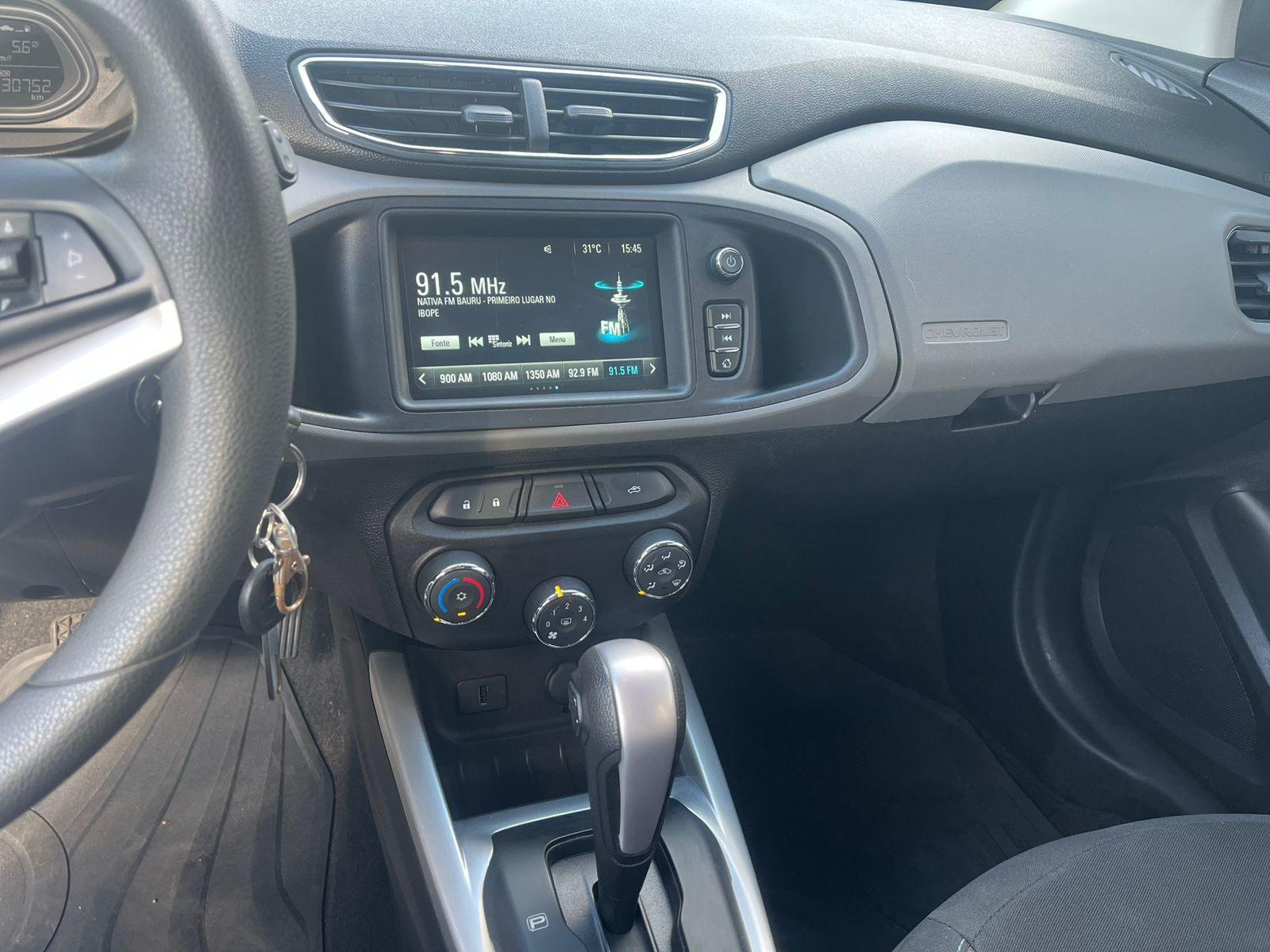 CHEVROLET Onix Hatch - Foto