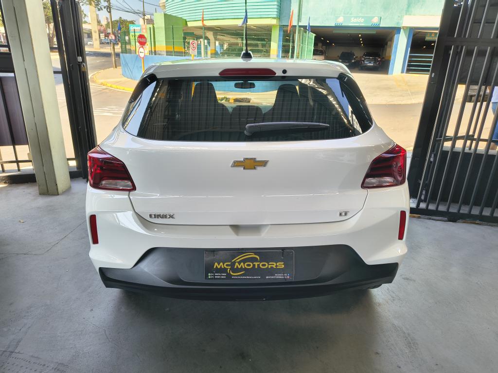 CHEVROLET Onix Hatch - Foto