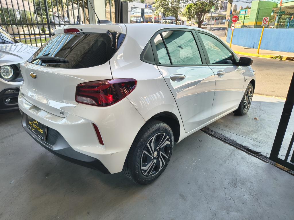 CHEVROLET Onix Hatch - Foto