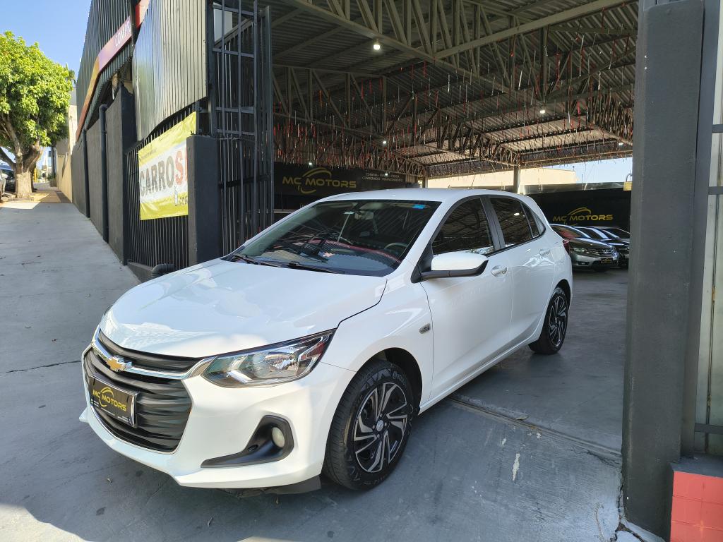 CHEVROLET Onix Hatch - Foto