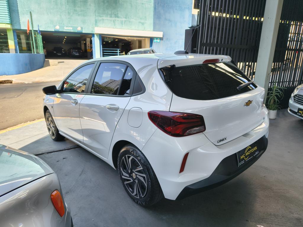 CHEVROLET Onix Hatch - Foto