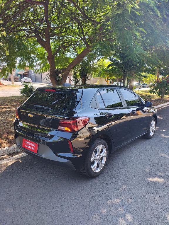 CHEVROLET Onix Hatch - Foto