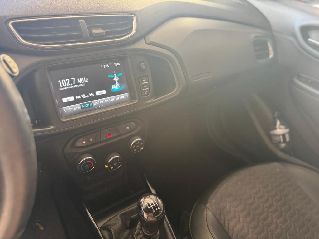 CHEVROLET Onix Hatch - Foto