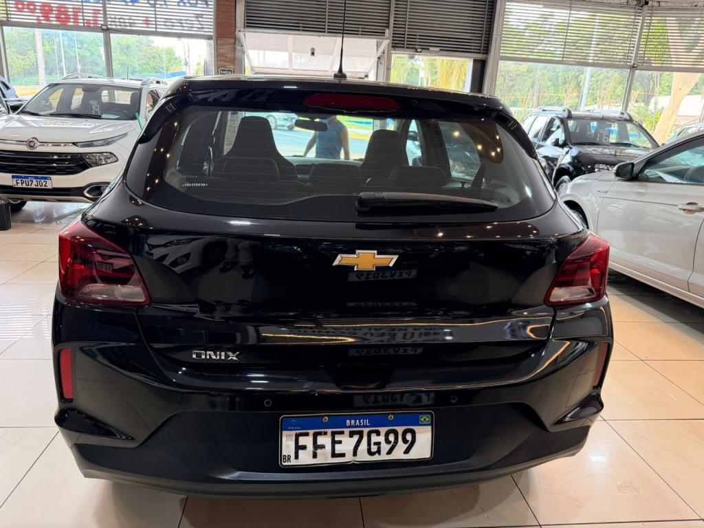 CHEVROLET Onix Hatch - Foto