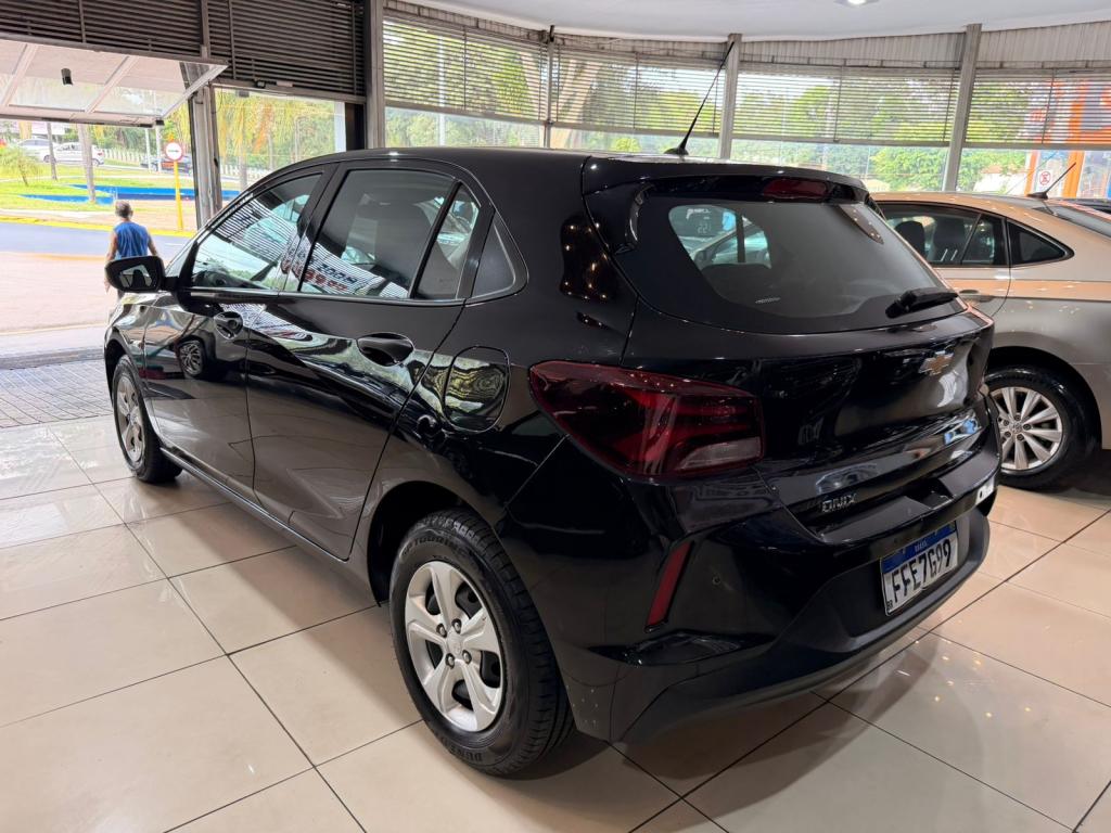 CHEVROLET Onix Hatch - Foto