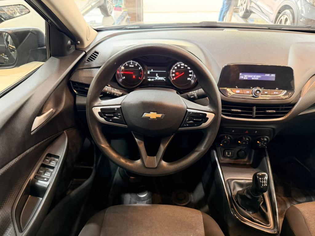 CHEVROLET Onix Hatch - Foto