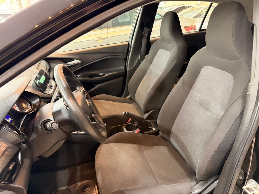 CHEVROLET Onix Hatch - Foto