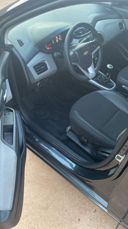 CHEVROLET Onix Hatch - Foto