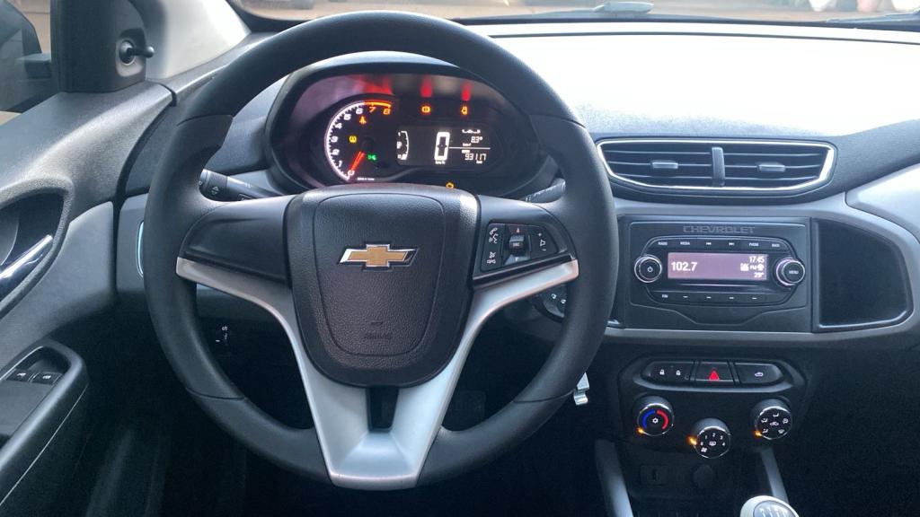 CHEVROLET Onix Hatch - Foto