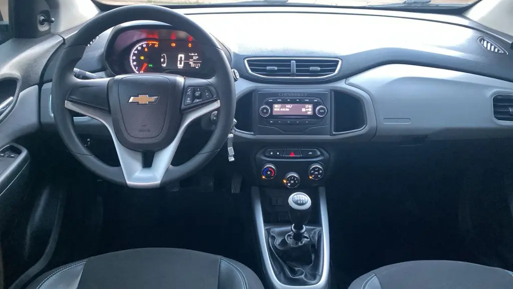 CHEVROLET Onix Hatch - Foto